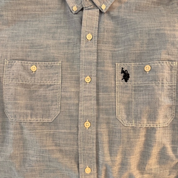 U.S. Polo Assn. Men's Double Pocket Short Sleeve Chambray Shirt, size L - Picture 3 of 4